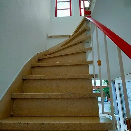 Compact, Wel Enaf For 3 The Flat In Daire